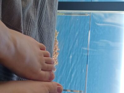 Sweet and small feet, only for you