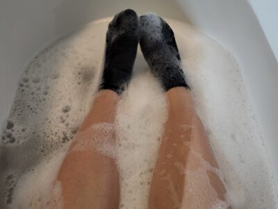 Fußbilder in der Badewanne