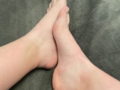 Frisch geduscht im Bett