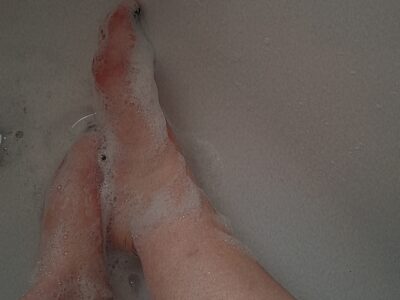Sexy Füße in der Dusche