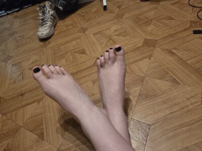 Nackte Füsse mit Nagellack