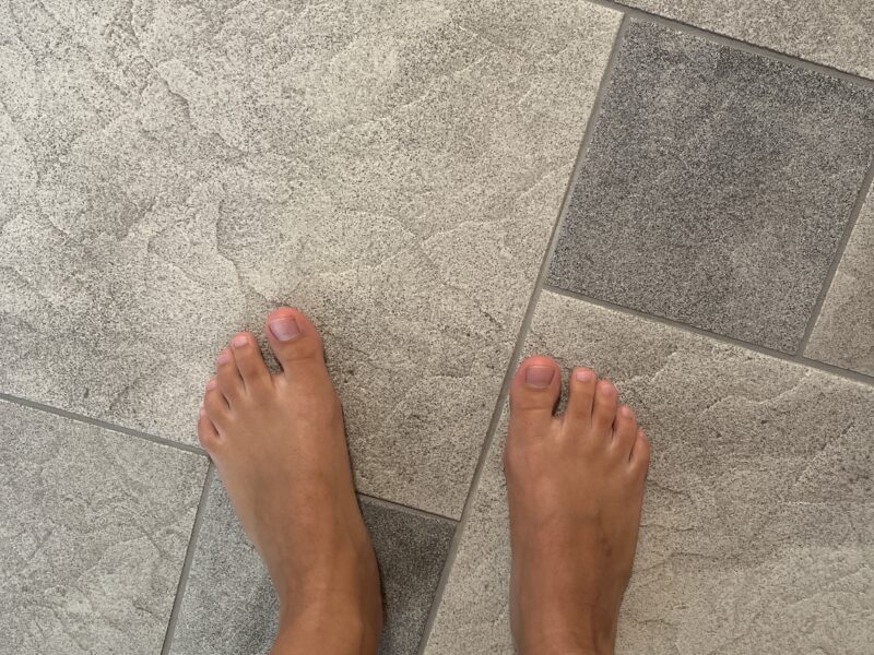 Füße ohne Socken